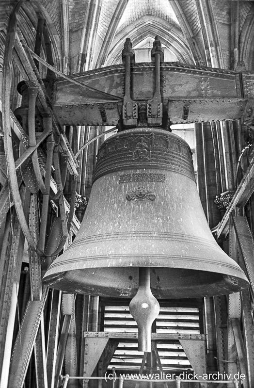 Die große Domglocke "Decke Pitter" 1955