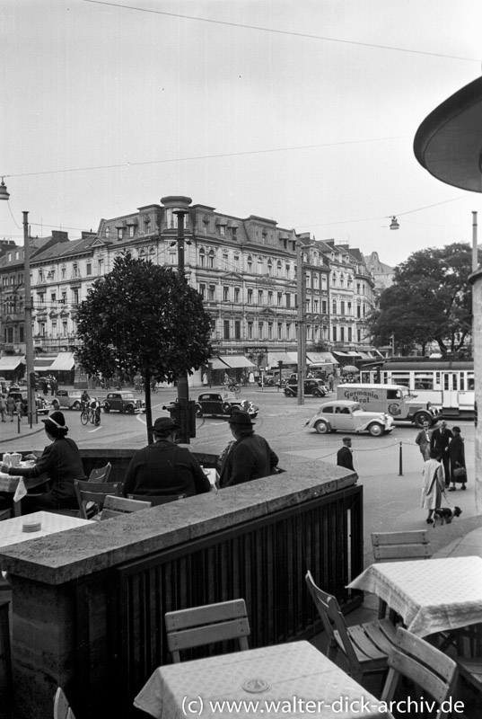 Blick von der Opernhaus-Terrasse über den Rudolfplatz
