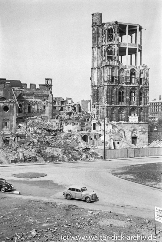 Die Ruine des Kölner Rathausturmes
