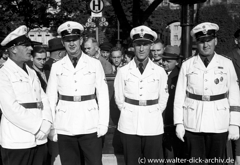 Polizei in Sommeruniform 1938