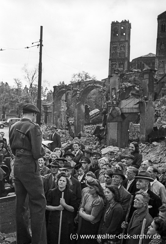 Der englische Stadtkommandant eröffnet die Aktion 1946