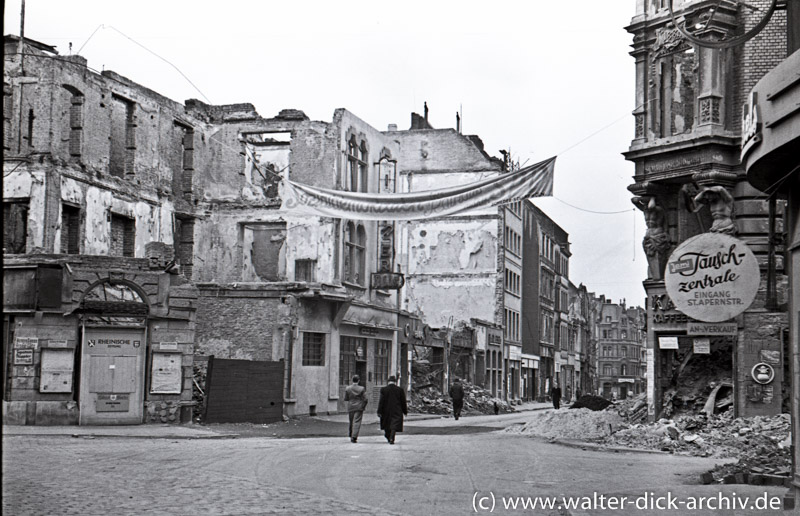 Straßenszene in Köln 1946