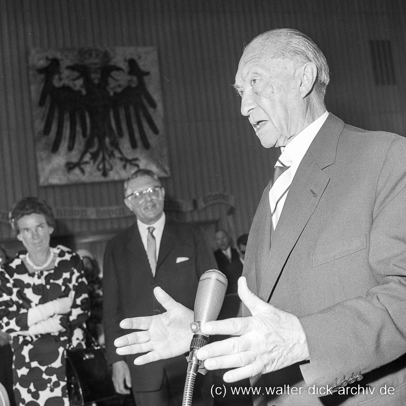 Der Altkanzler spricht Besuch Adenauers 1965