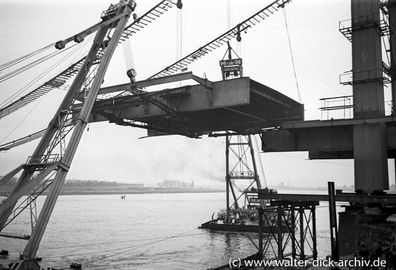 Bau der Mülheimer Brücke 1950