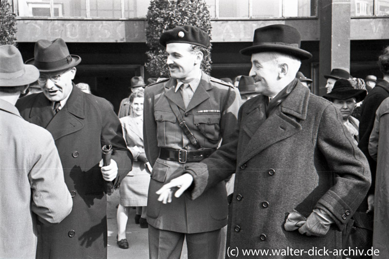Hermann Pünder, Colonel White und Josef Kroll 1945