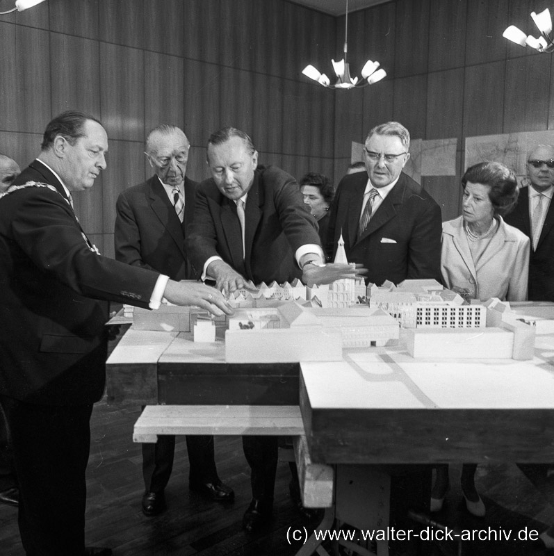 Rathausmodell Besuch Adenauers 1965
