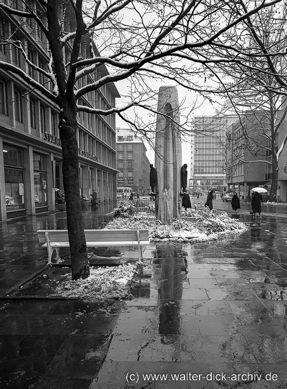 Der Sparkassenbrunnen 1958