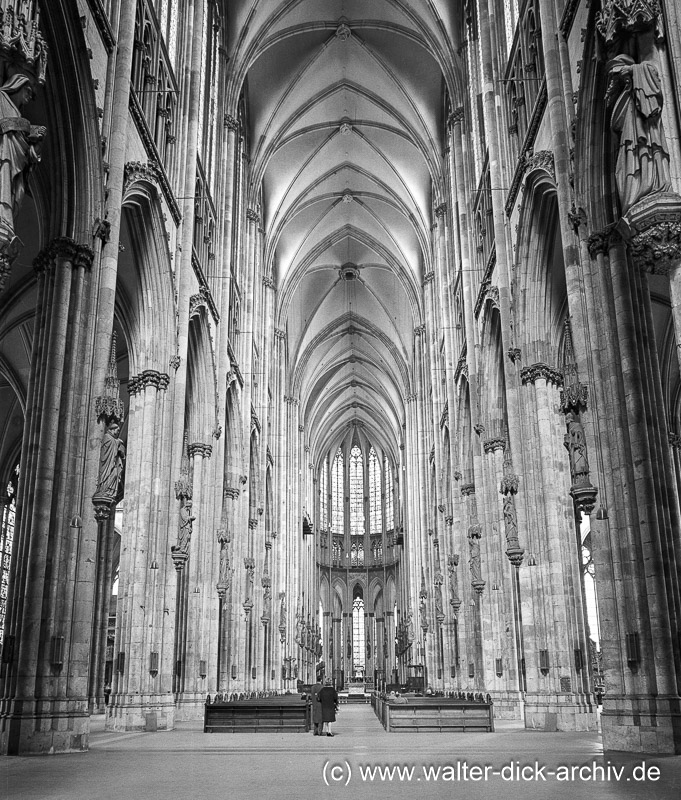 Das Langhaus des Kölner Doms 1958