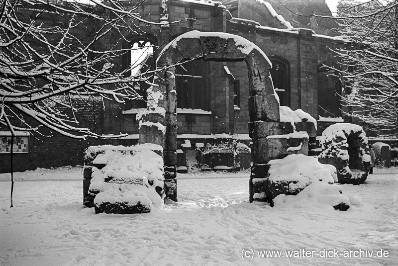 Köln im Schnee-Kolpingplatz  und röm. Nordtor 1950