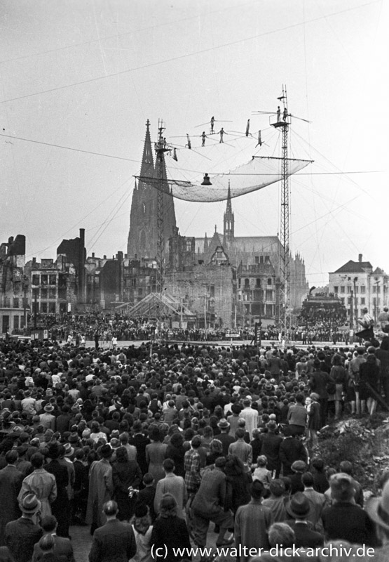 Hochseilartisten auf dem Heumarkt 1946