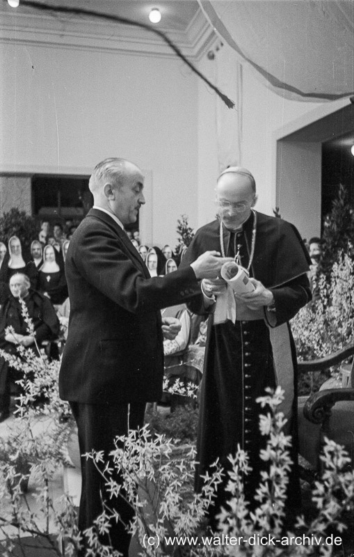 Ehrung für Kardinal Frings 1946