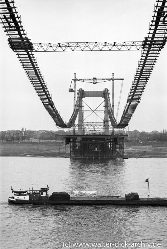Bau der Mülheimer Brücke 1950