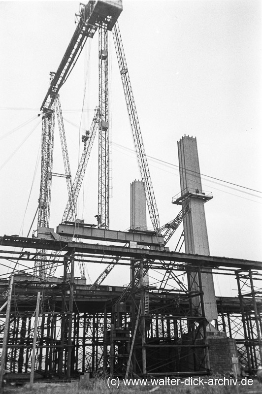 Bau der Mülheimer Brücke 1949