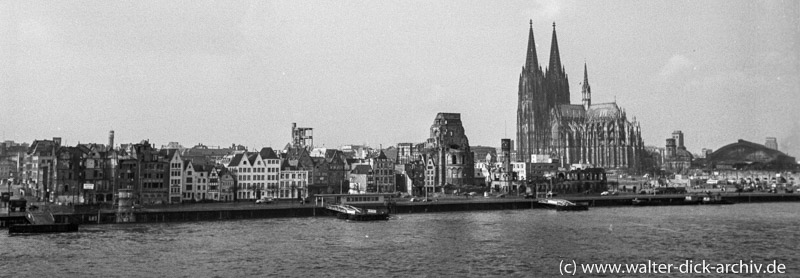 Rheinfront 1951 von Deutz aus gesehen