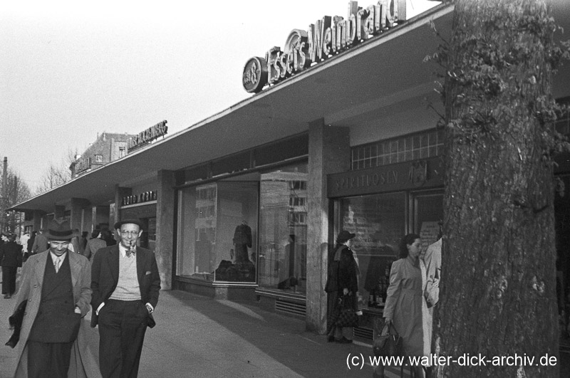 Ladenzeile an der Hahnenstraße 1950