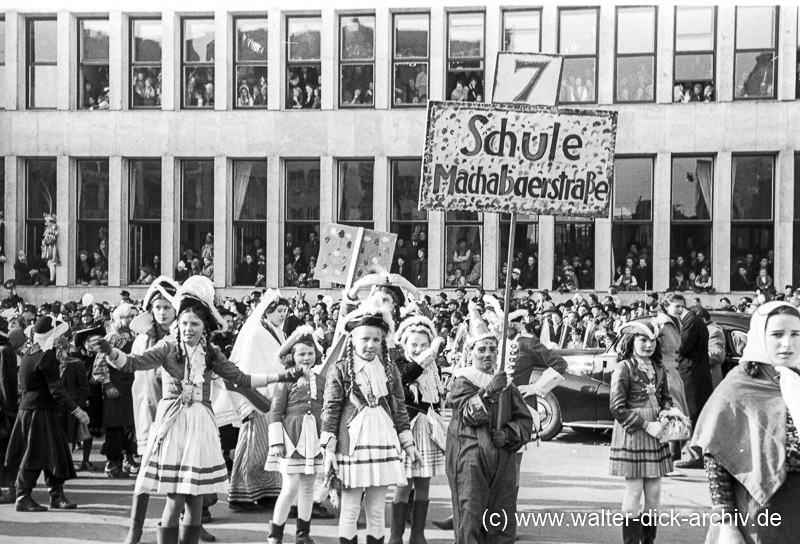 Fußgruppe Machabaerstraße beim Veedelszoch 1953