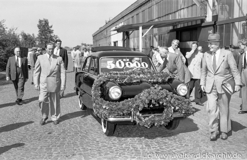 Eine stolze Zahl - Ford Köln feiert den 50.000. Ford 12 M