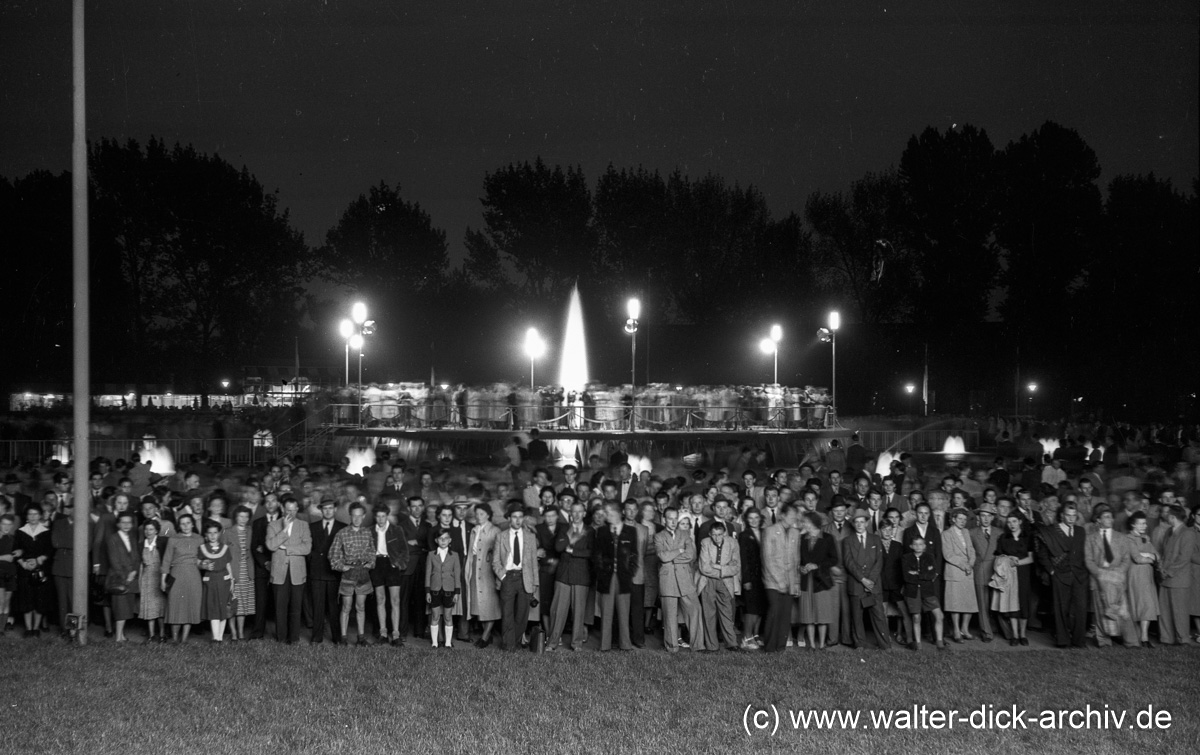 Abendveranstaltung am Tanzbrunnen  1952