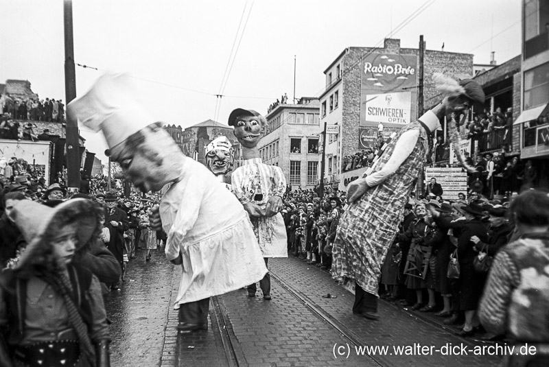 Im Rosenmontagszug 1950