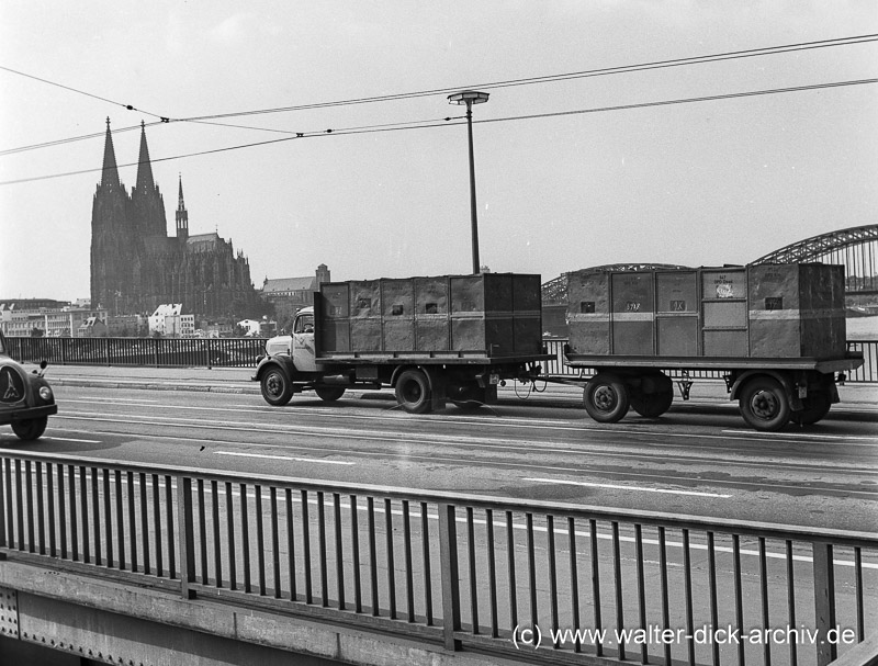 Pakettransport mit Normbehältern 1958