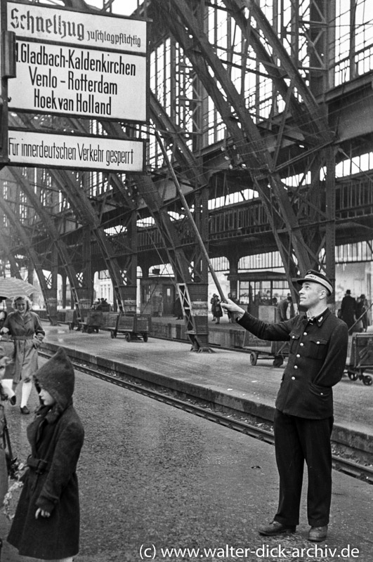 Zuganzeige am Kölner Hauptbahnhof