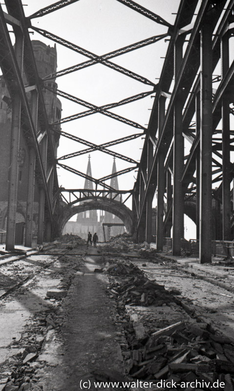 Straßenteil der Kölner Hohenzollernbrücke