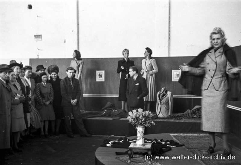 Modenschau auf der Textilmesse 1948