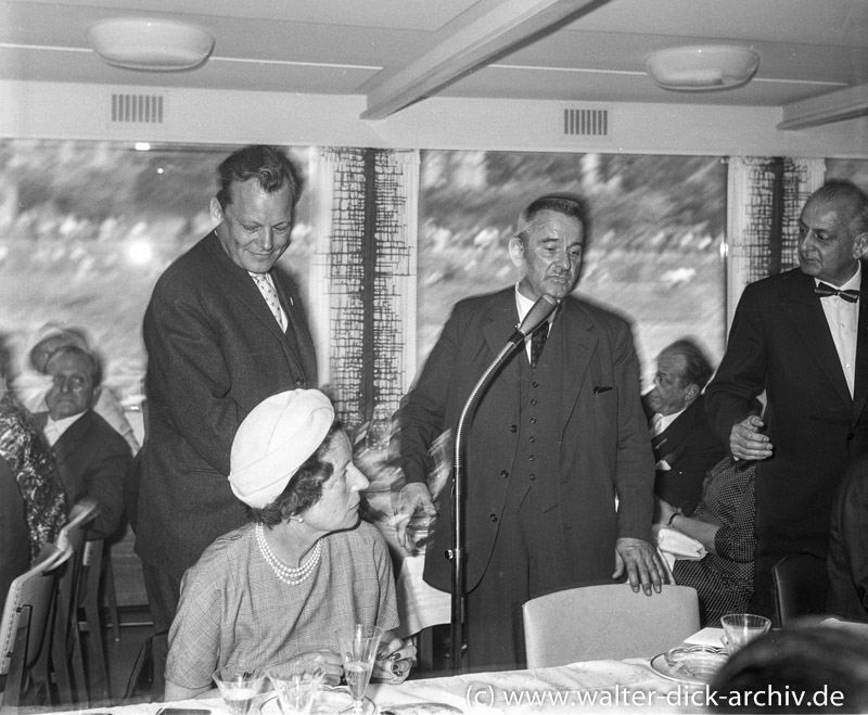 Willy Brandt bei der Jungfernfahrt der "Berlin" 1959