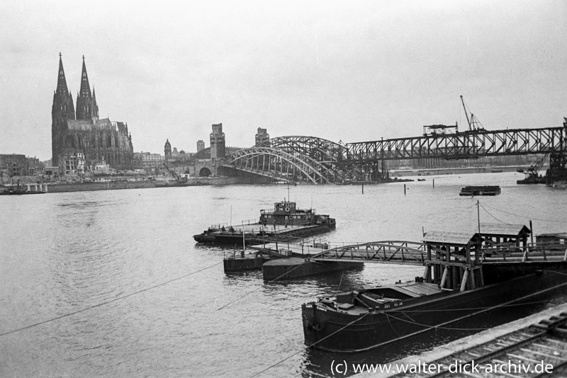 Wiederaufbau der Hohenzollernbrücke 1948