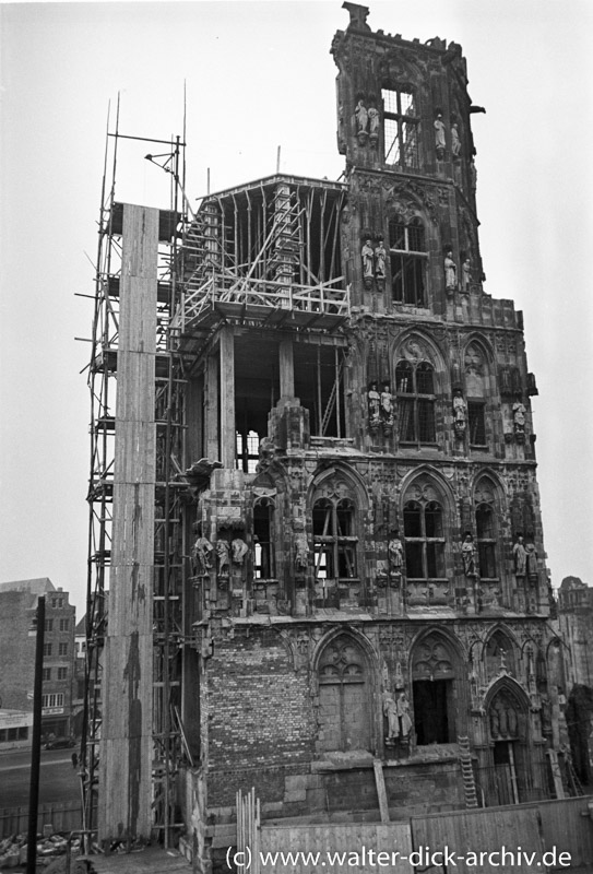 Sicherung und Wiederaufbau des Rathausturmes 1951
