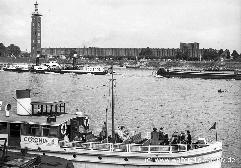 Schleppdampfer auf dem Rhein 1957