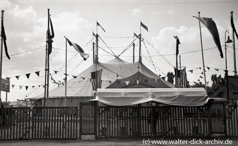 Ein Zirkuszelt? Der Williamsbau 1947