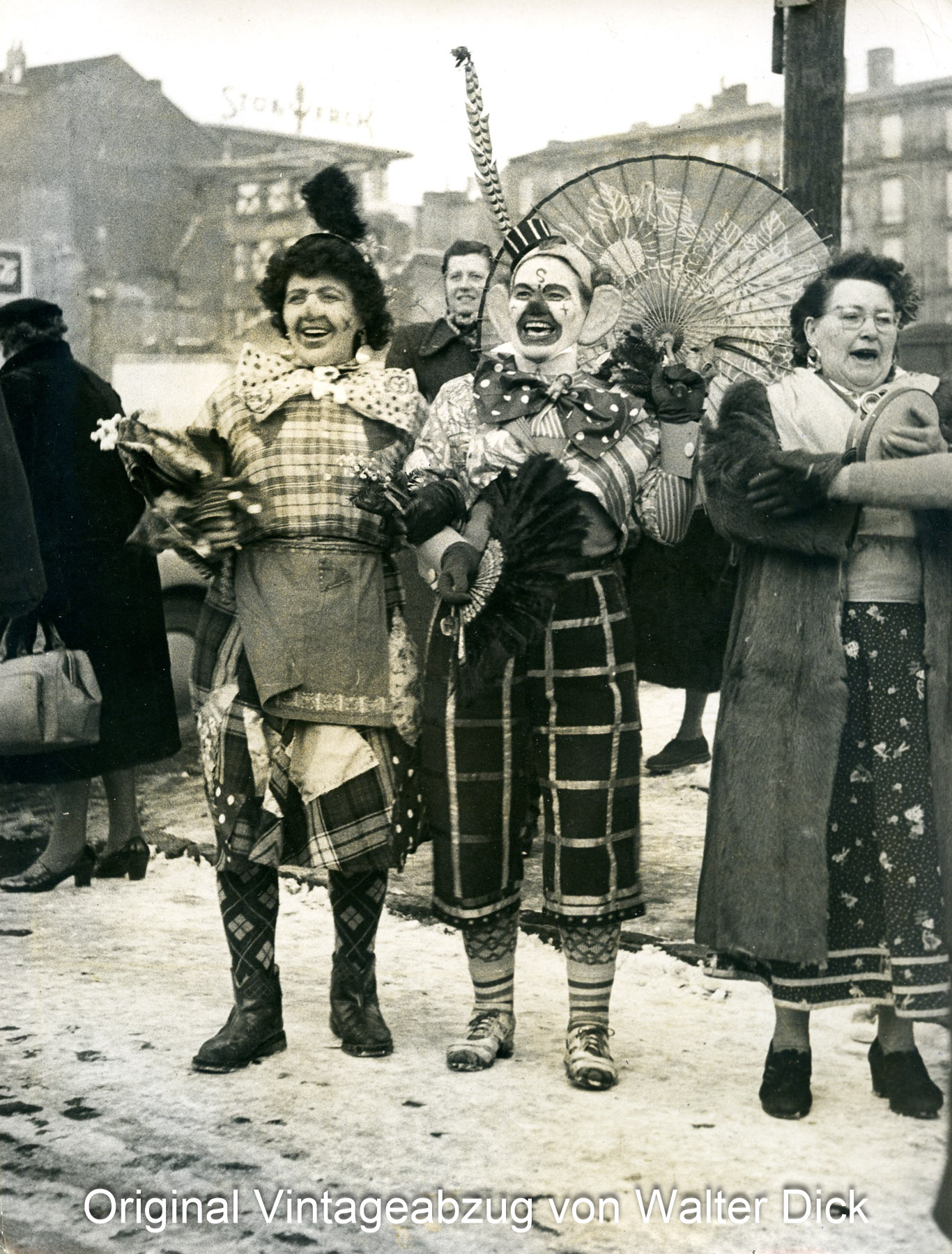 Straßenkarneval 1950er Jahre in Köln Weiberfastnacht