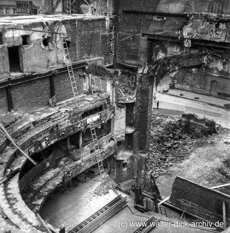 Abriss des alten Opernhauses 1957