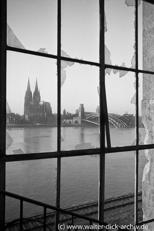 Blick von Deutz zum Dom 1945
