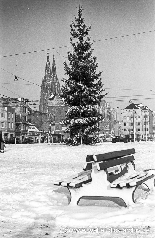 Heumarkt zur Vorweihnachtszeit 1950