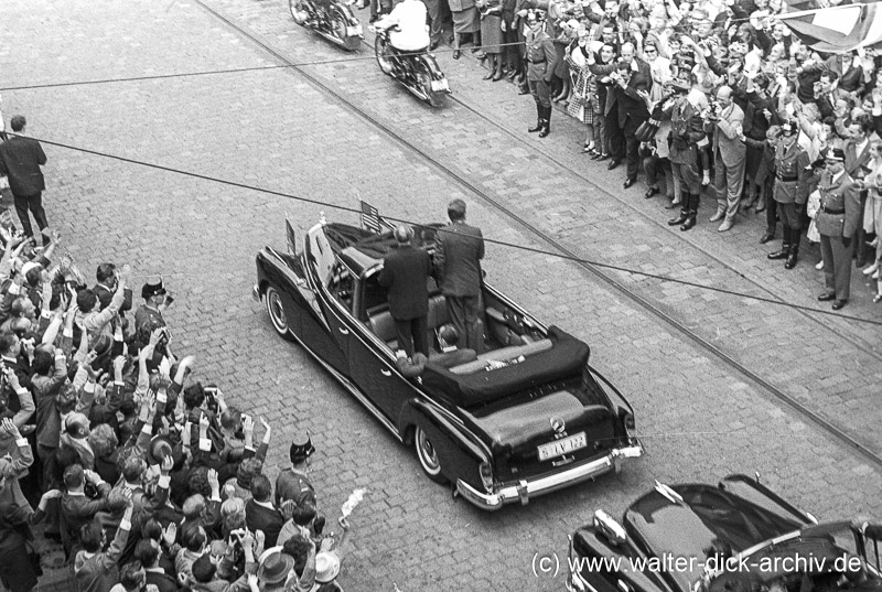 John F. Kennedy und Konrad Adenauer im offenen Mercedes 1963 John F. Kennedy und Konrad Adenauer im offenen Mercedes 1963