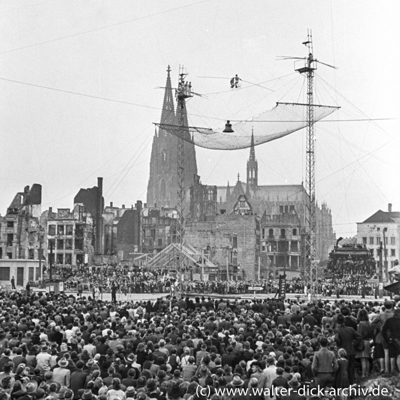 Hochseilartisten auf dem Heumarkt 1946