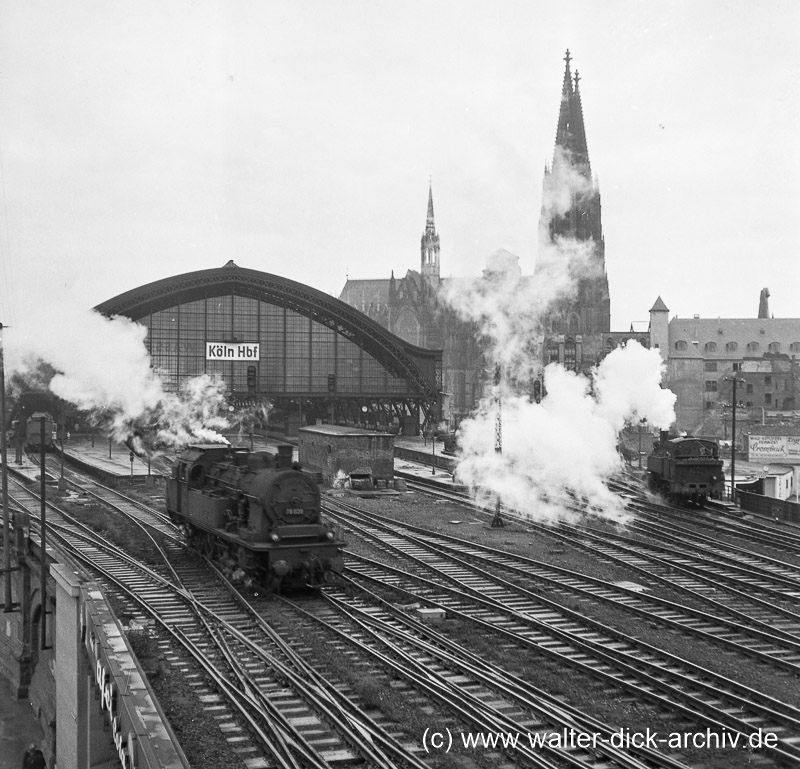 Dampflokbetrieb im Kölner Hauptbahnhof 1955