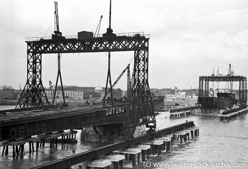 Blick über die Brückenbaustelle nach Köln Deutz