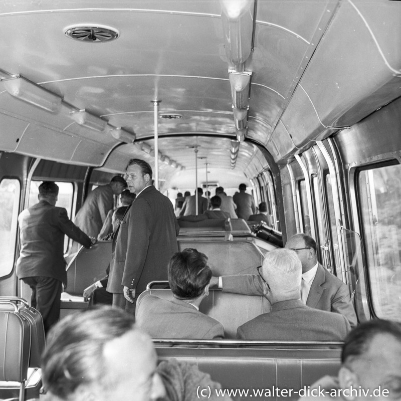 Im Versuchszug der ALWEG Bahn 1957
