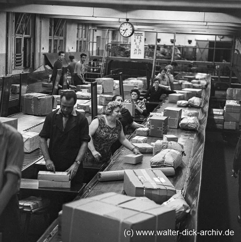 Paketdienst Sortierung 1958