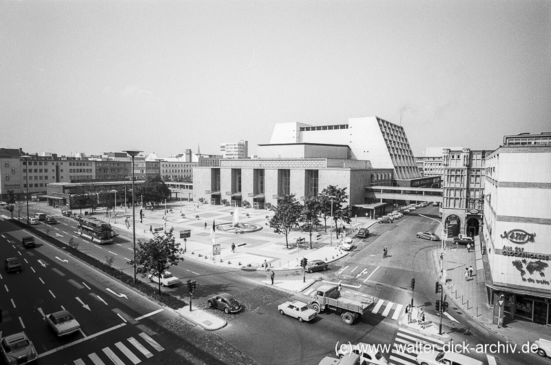 Eröffnung der neuen Oper 1957 - Offenbachplatz mit Vorderseite