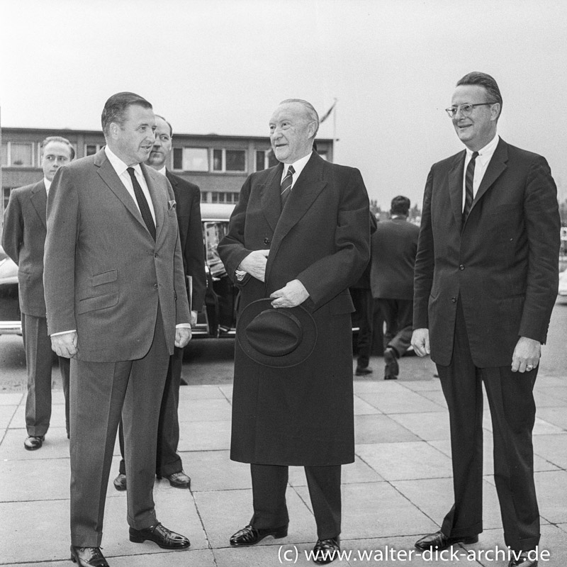 Der Bundeskanzler mit der Ford Konzernspitze