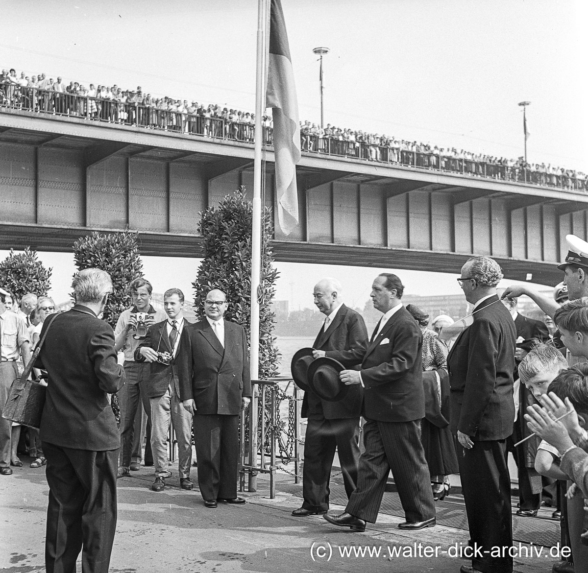Ausstieg an der deutzer Brücke 1959