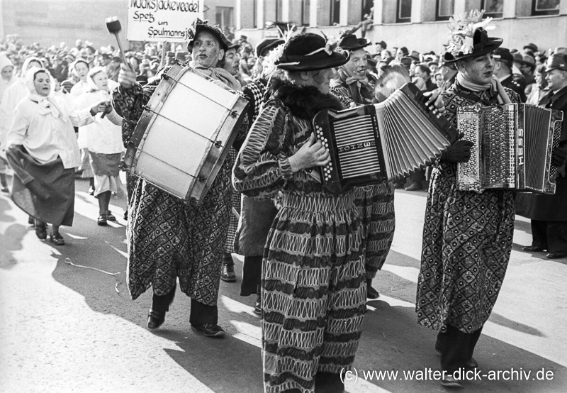 Fußgruppe beim Veedelszoch 1953