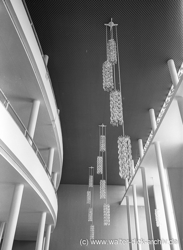 WDA1463-1-002 Deckenlampen der neuen Oper 1957