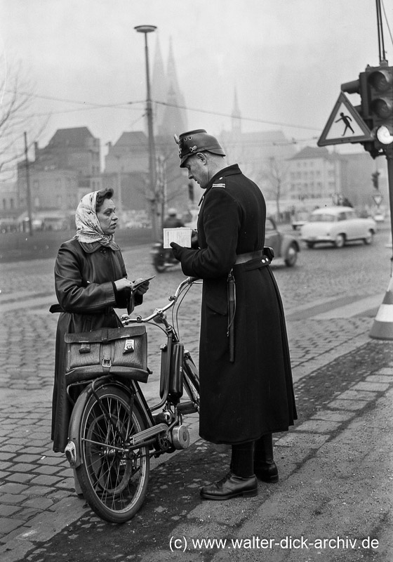 Zweiradkontrolle - Polizeiarbeit 1954