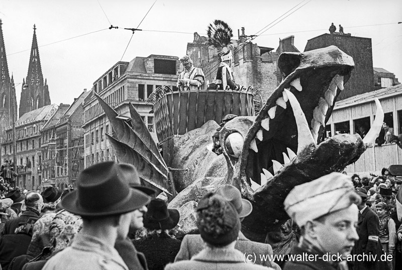 Im Rosenmontagszug 1950