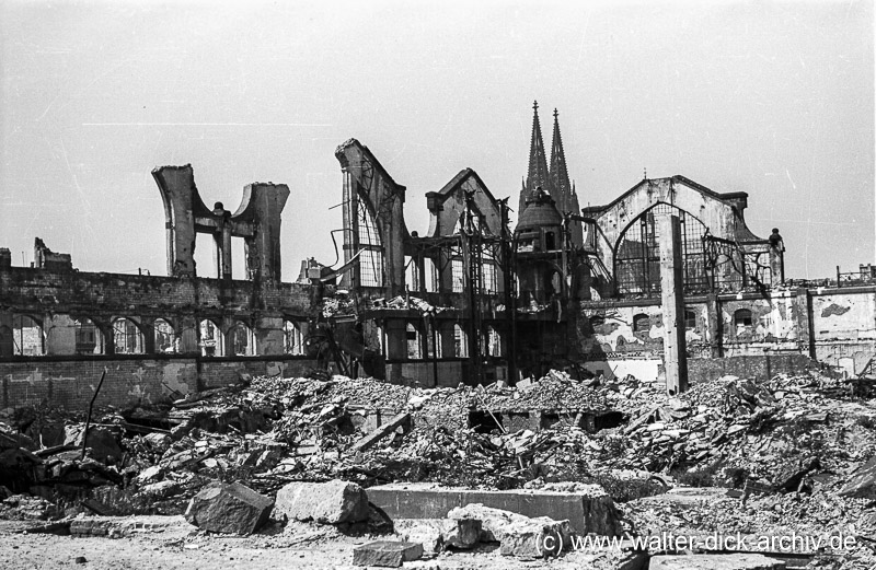 Ruine der alten Markthalle 1949